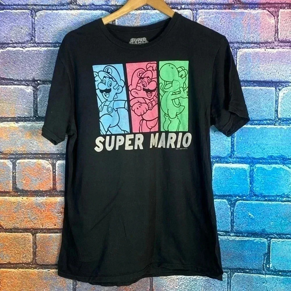 Nintendo Other - Super Mario Graphic Tee Black L